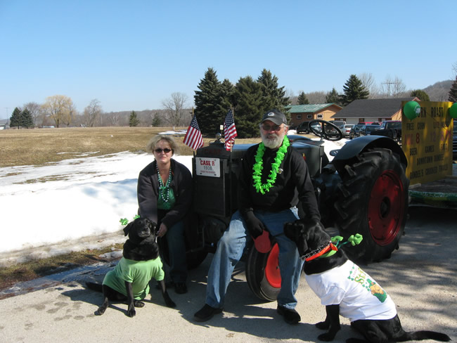 /pictures/ST Pats Float 2009 - No snow our guys keep draging/IMG_1362.jpg